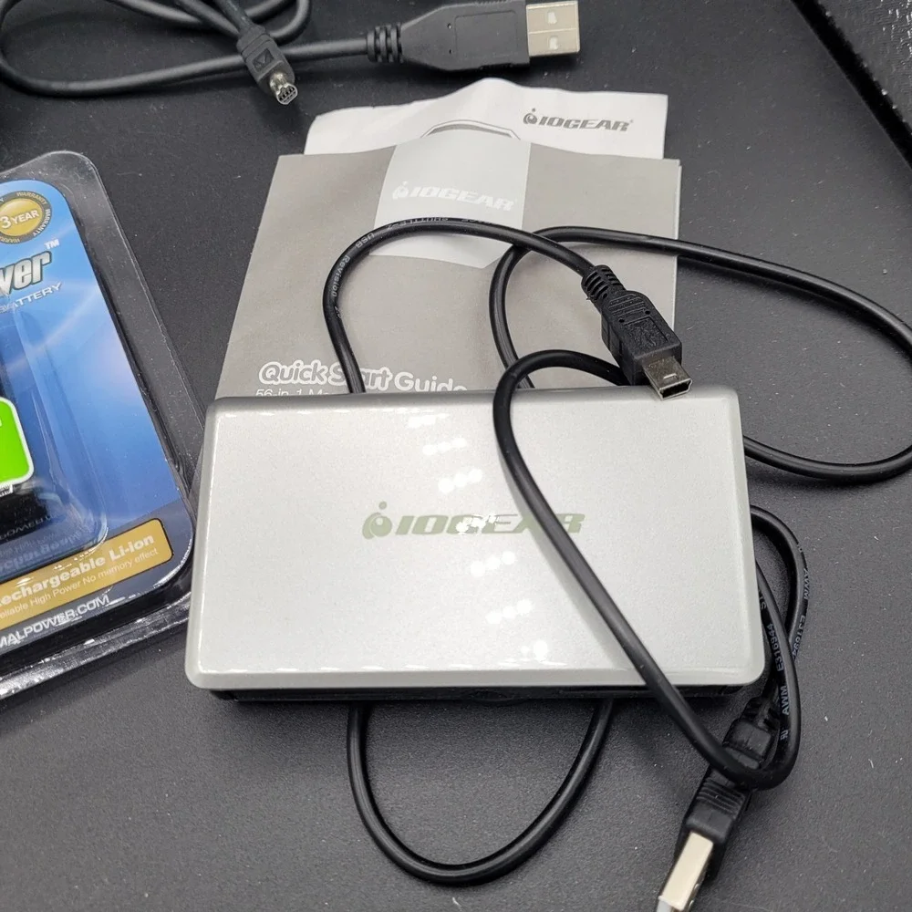 Nikon Coolpix 885 Camera With Batteries And Memory Card Reader Read Description